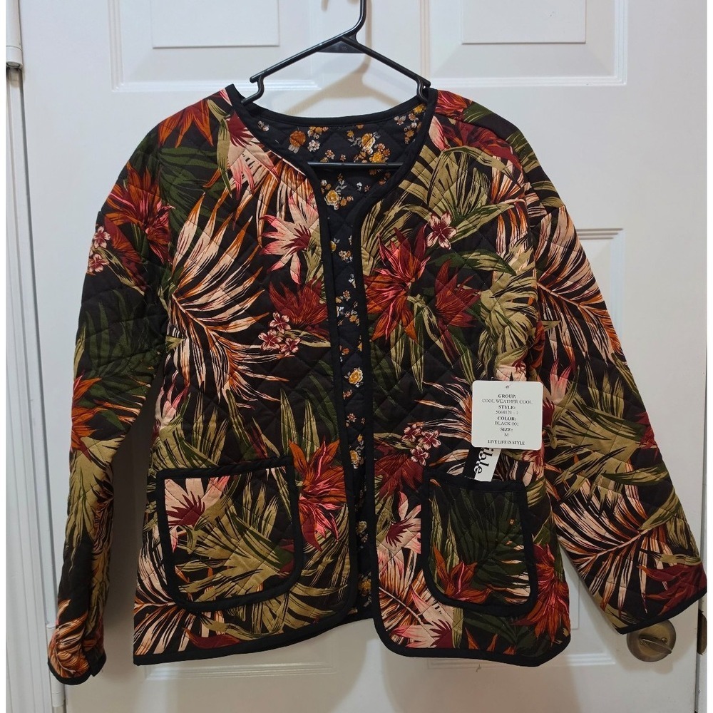 NWT Onque Casual Reversible Quilted Jacket Black Ditsy Floral Palm – Petite L